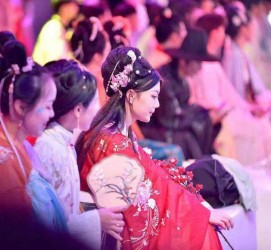 遂宁汉服模特兼职(想做汉服模特去哪里找)