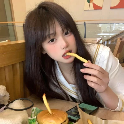 遂宁伴游女生李欣怡的资料