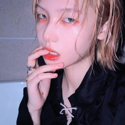 遂宁伴游女生樱花漫舞的资料